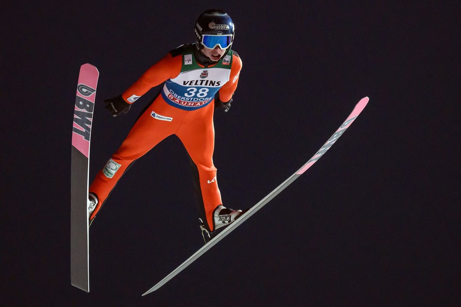 Der estnische Skispringer Artti Aigro muss nach einem Trainingssturz in Garmisch-Partenkirchen um Olympia bangen.