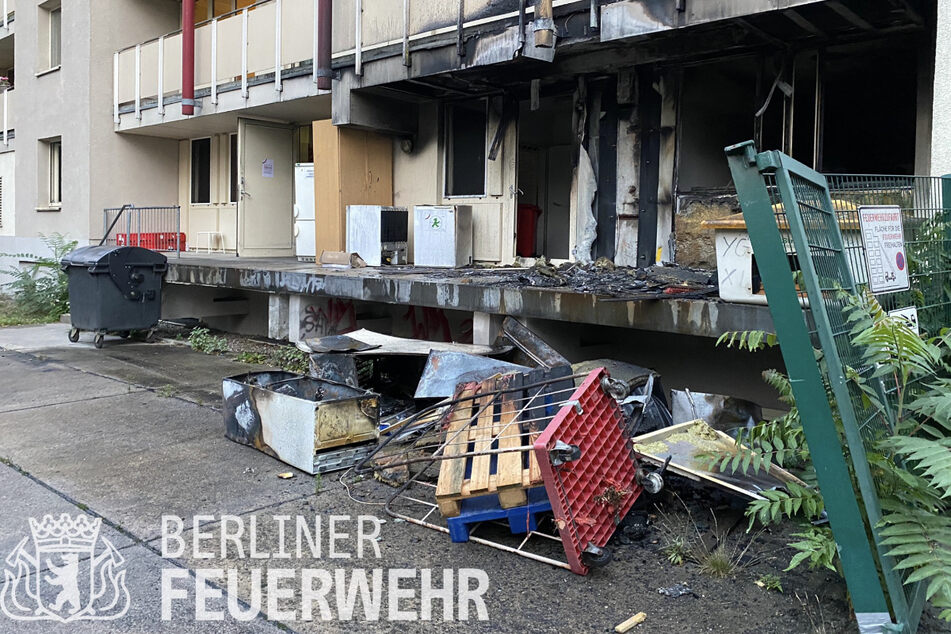 Berlin: Brand in Seniorenheim: 100 Feuerwehrleute im Einsatz, zwei Menschen im Krankenhaus