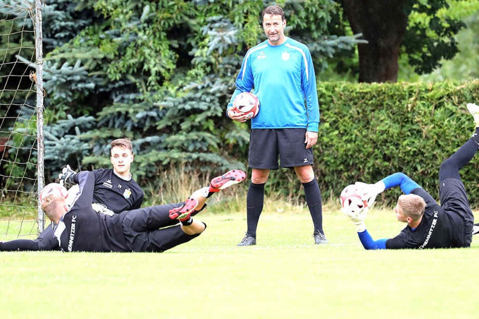Thomas Köhler, der Towarttrainer: Beim CFC kümmert er sich um die Keeper Florian Sowade, Lucas Hiemann und Jakub Jakubov (v.l.).