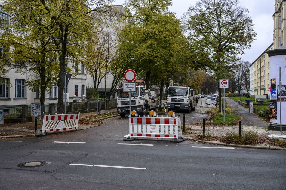 Baustelle in der Walter-Oertel-Straße - hier brach vergangenes Wochenende ein Rohr.