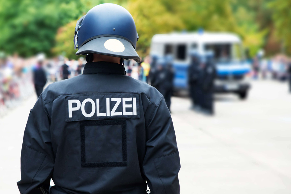 Antisemitische Demo in Gelsenkirchen: Polizei veröffentlicht Fotos von Verdächtigen