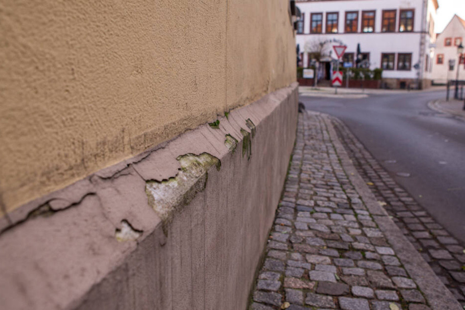 Auch für diese Hausfassade war die Tanne mit acht Metern etwas zu breit.