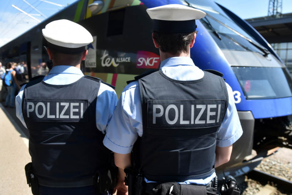 Eine Streife wurde auf die betrunkene Frau aufmerksam.