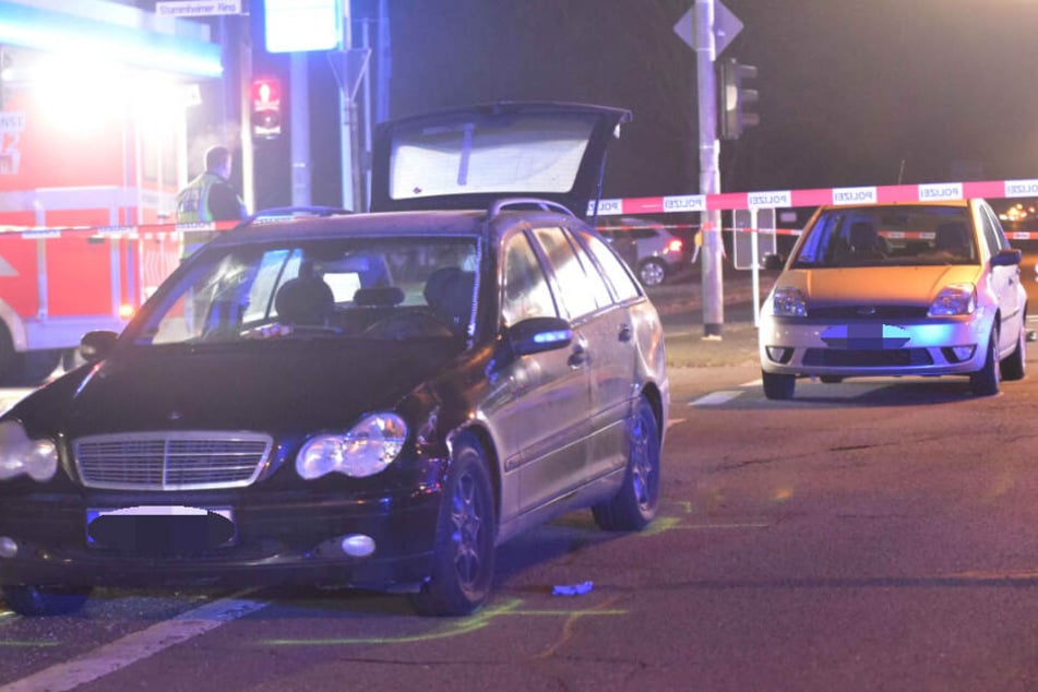 Bei Rot über Ampel? Fußgänger von Autofahrer totgefahren