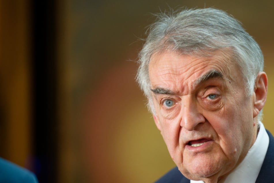 Millionen-Coup in Gelsenkirchen: Herbert Reul kritisiert ausgeraubte Sparkasse