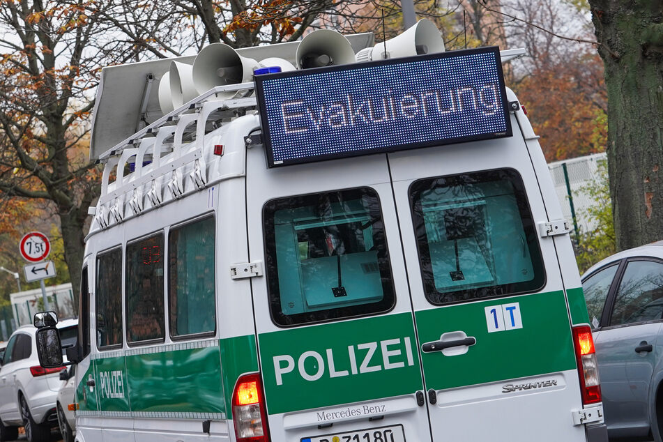 Ab 8 Uhr morgens wurde im Sperrkreis von jeweils 300 Meter um den Fundort evakuiert.
