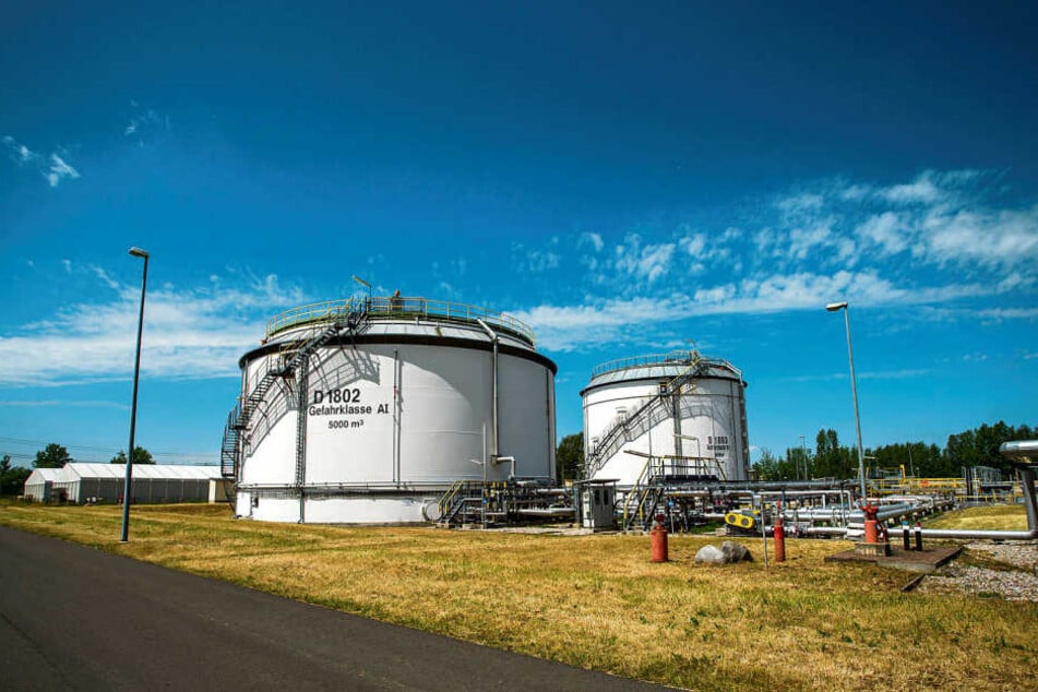 Beim Turnaround 2019 im Werk Böhlen werden vom TÜV auch Tanklager, Behälter und Wärmetauscher inspiziert.