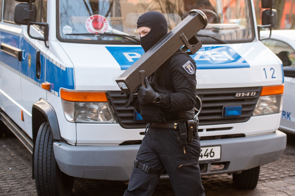 Im Märkischen Viertel fand im Zusammenhang mit dem Verbot der Jihad-salafistischen Vereinigung Jama'atu eine Razzia statt. (Archivbild)