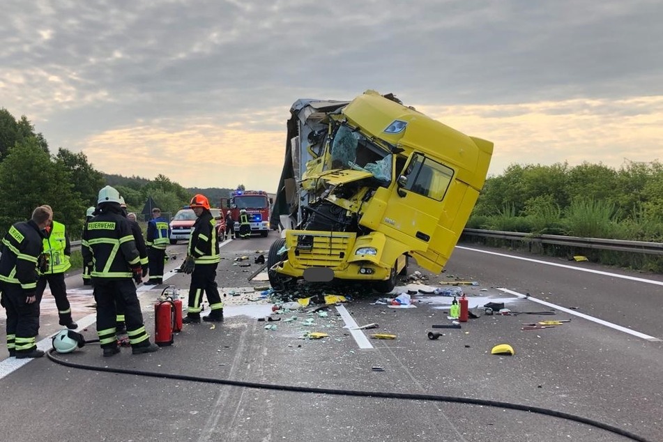 Die Unfallbergung soll noch bis in die Mittagsstunden andauern.