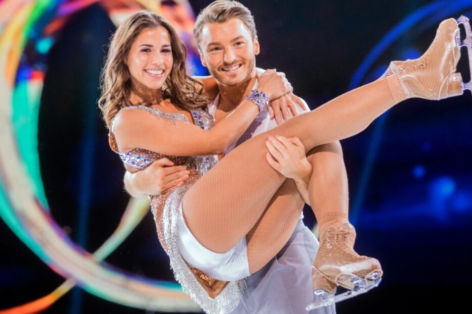Sarah Lombardi (26) und der Profi-Eistänzer Joti Polizoakis (23) überzeugten Jury und Zuschauer.