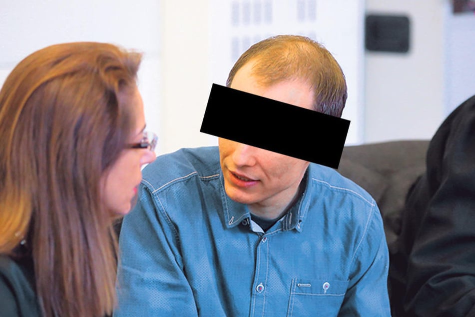 Nino K. (31), hier im Gespräch mit seiner Verteidigerin.