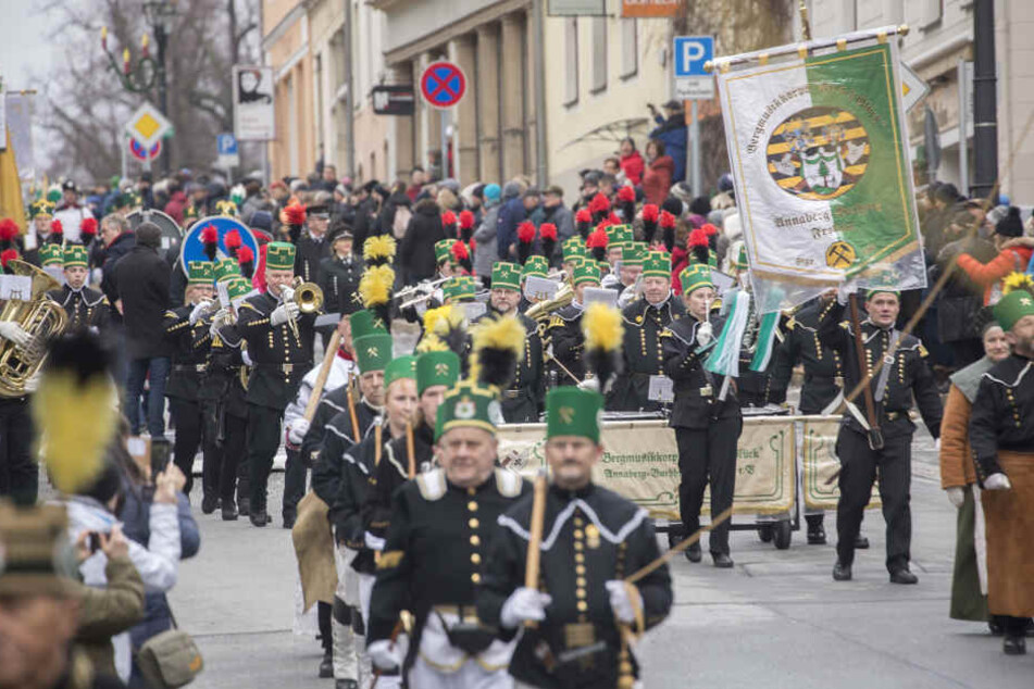 Mehr als 20.000 Zuschauer schauten bei der Abschlussparade zu.
