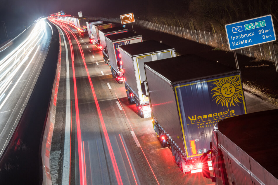 Trotz zusätzlichem Lkw-Fahrverbot an Samstagen: Stau auf nahezu allen deutschen Autobahnen!