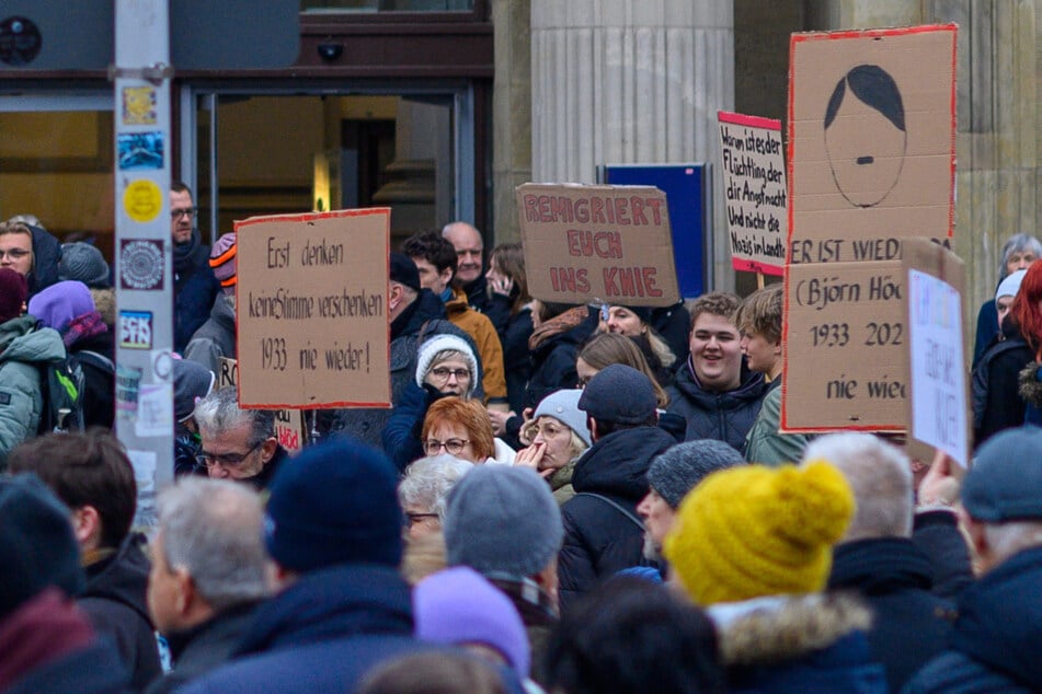 Die Demonstration startet am Hauptbahnhof und bewegt sich anschließend zum Domplatz. (Archivbild)