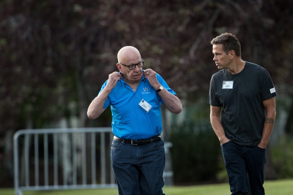 Rupert Murdoch (l.) has failed in his attempt to give his son Lachlan more voting power in the family trust that will control his media empire after his death.