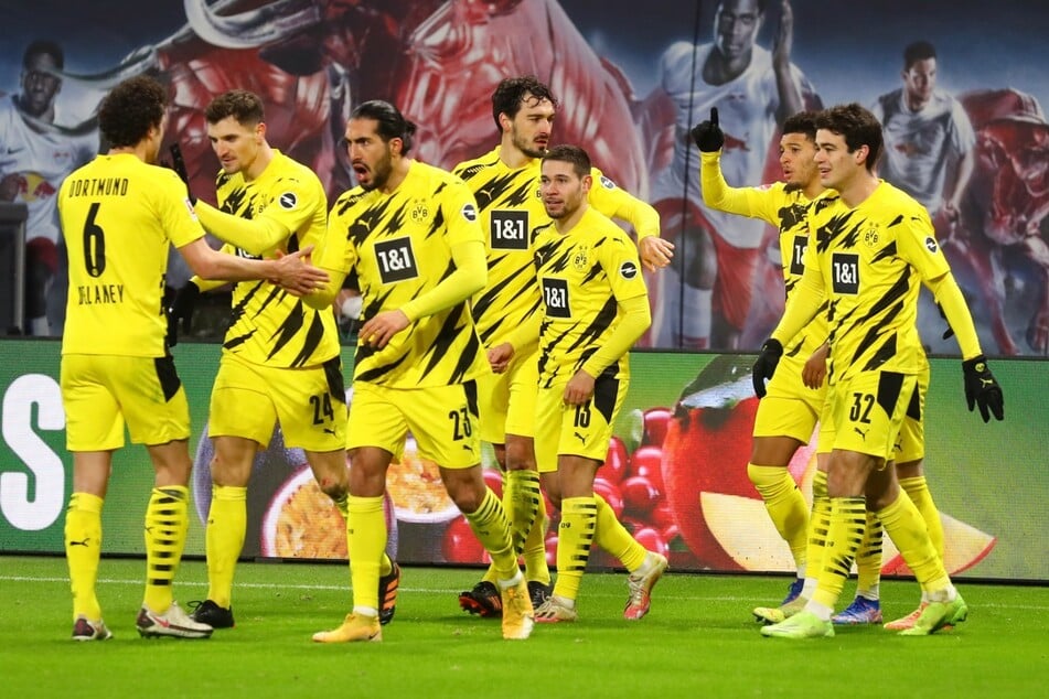Jadon Sancho (2.v.r.) brachte Borussia Dortmund mit 1:0 Führung.