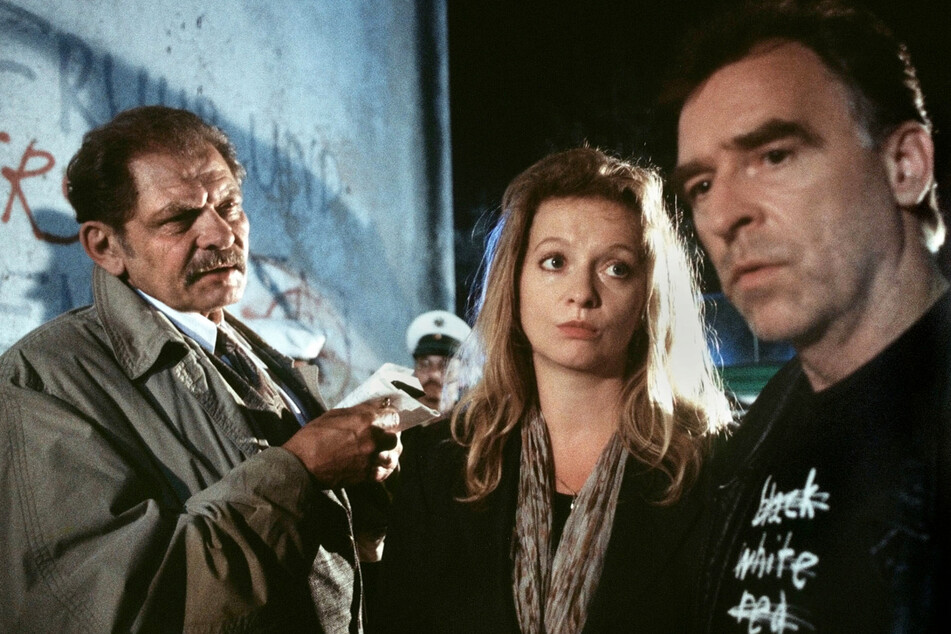 Schmidt-Schaller (r.) in der "Polizeiruf 110"-Folge "Grawes letzter Fall" (1995, mit Joachim Zschocke und Ulrike Mai).
