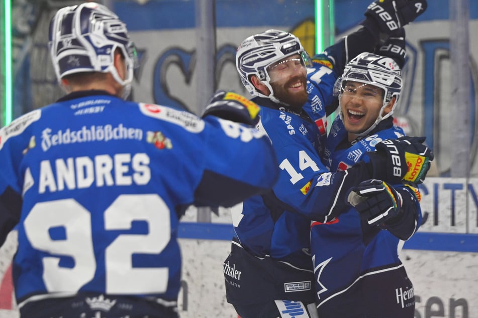 Läuft nicht länger für die Eislöwen auf: Austin Ortega (32, r.).