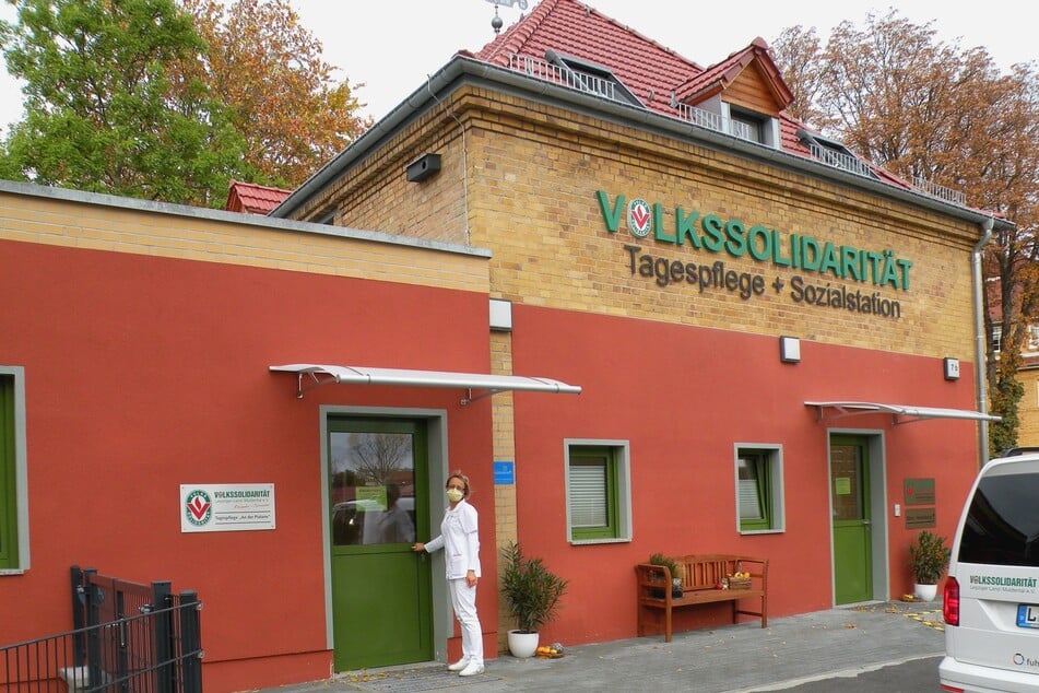 Schwester Sylke Prüfer (51) leitet in Engelsdorf die Sozialstation der Volkssolidarität Leipziger Land/Muldental mit angegliederter Tagespflege.