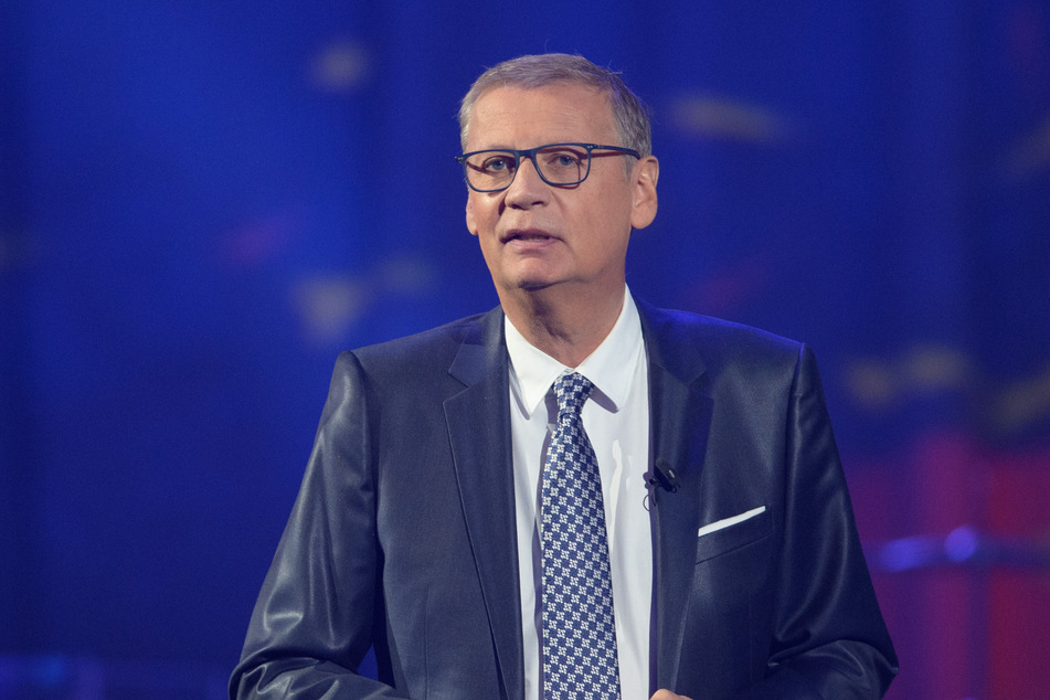 Der beliebte Fernsehmoderator Günther Jauch (64) hat sich mit dem Coronavirus infiziert.