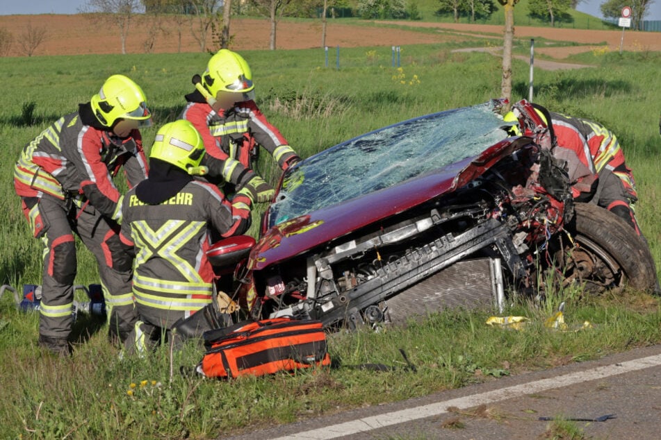 Der Fahrer (33) des verunfallten Hyundai verstarb noch an der Unglücksstelle.