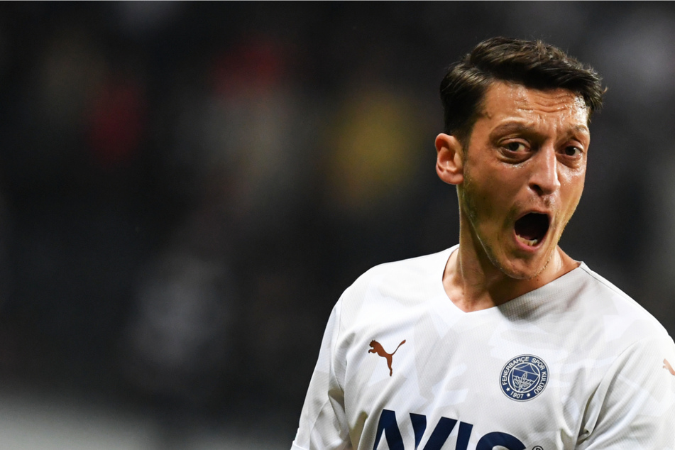 1:7-Klatsche! Mesut Özil erlebt sportlich grausames Debüt für neuen Klub