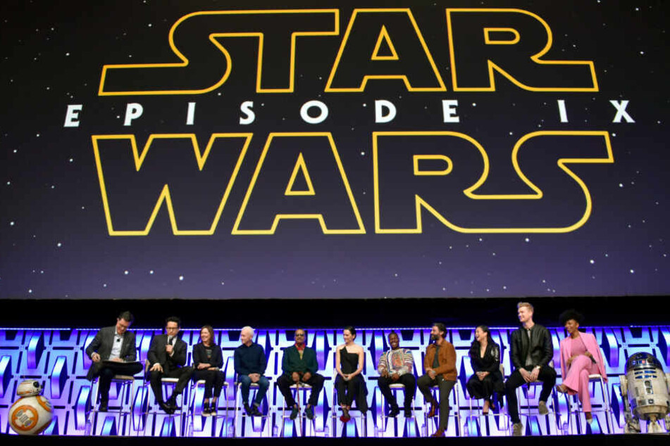 Das zweiminütige Video zu "Star Wars 9" mit dem Untertitel "The Rise of Skywalker" wurde bei einer "Celebrations"-Messe vorgestellt.