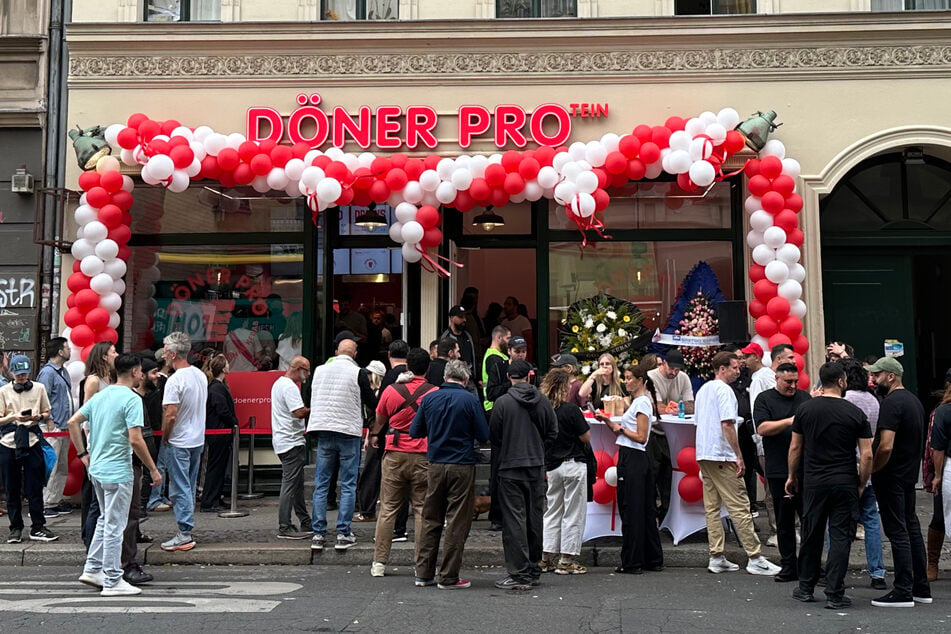"Döner Pro" hat in der Oranienstraße 190 in Kreuzberg eröffnet.