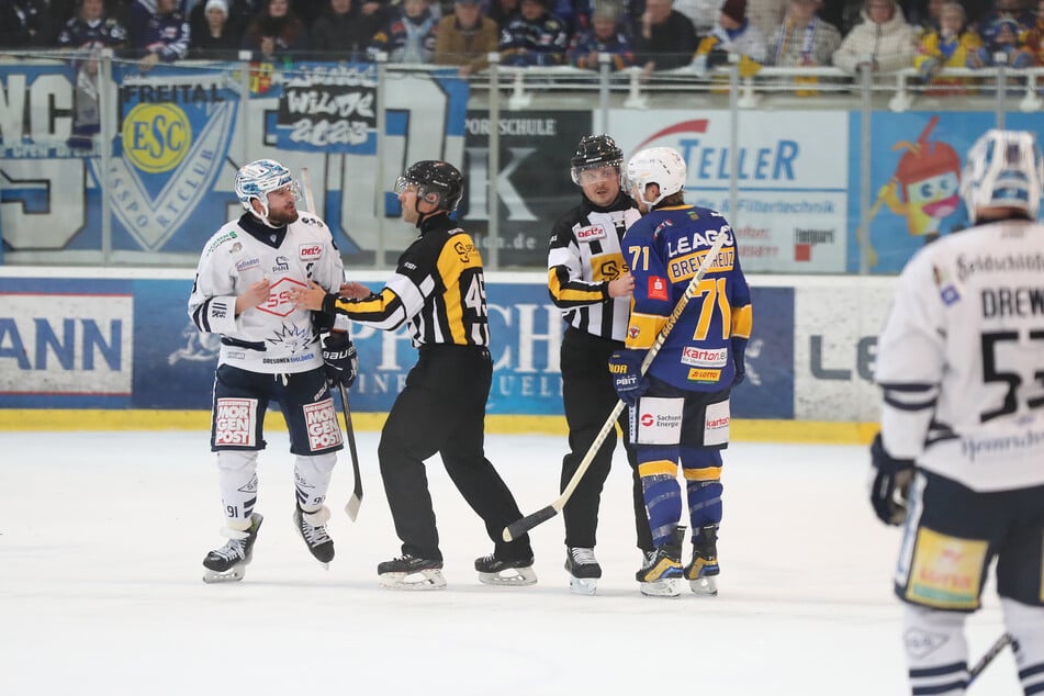 Travis Turnbull (l.) lief vor allem in Diskussionen heiß.