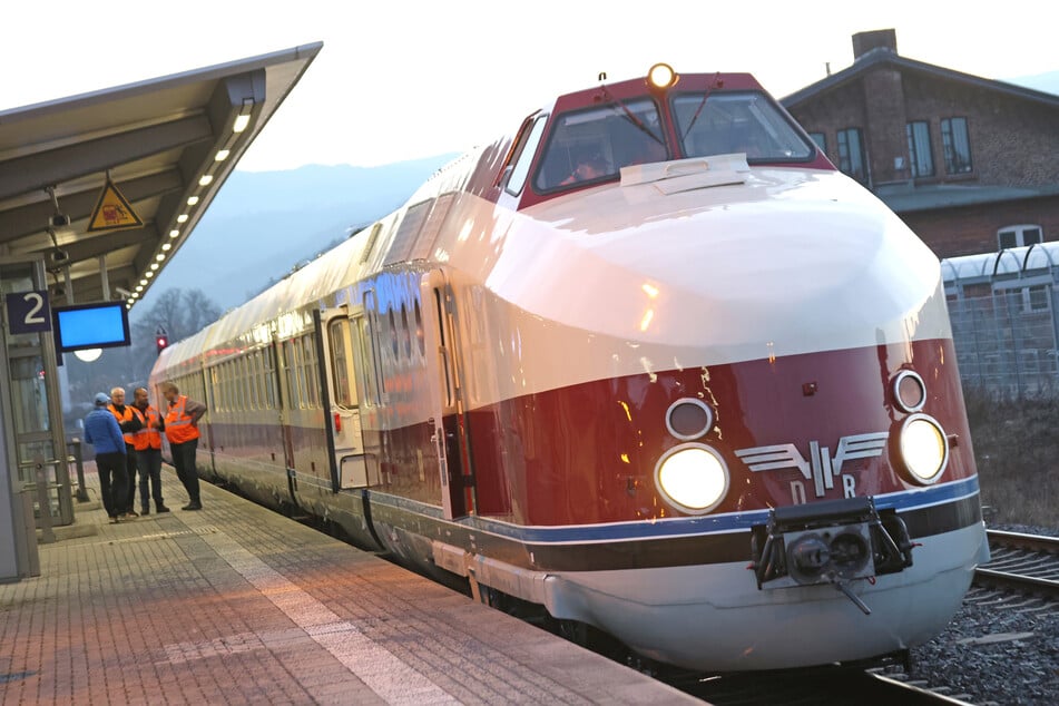 Der SVT Görlitz stoppte unter anderem im Bahnhof von Wernigerode.
