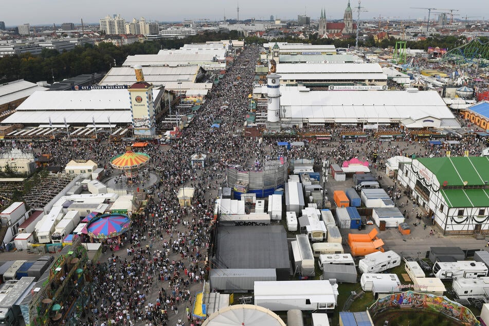 Jedes Jahr zieht das Münchner Oktoberfest Millionen Menschen an.