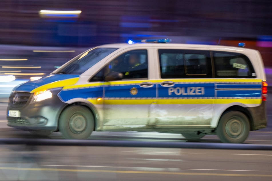 Die Polizei lieferte sich eine Verfolgungsjagd mit einem 37-Jährigen in Niederwürschnitz. (Symbolbild)