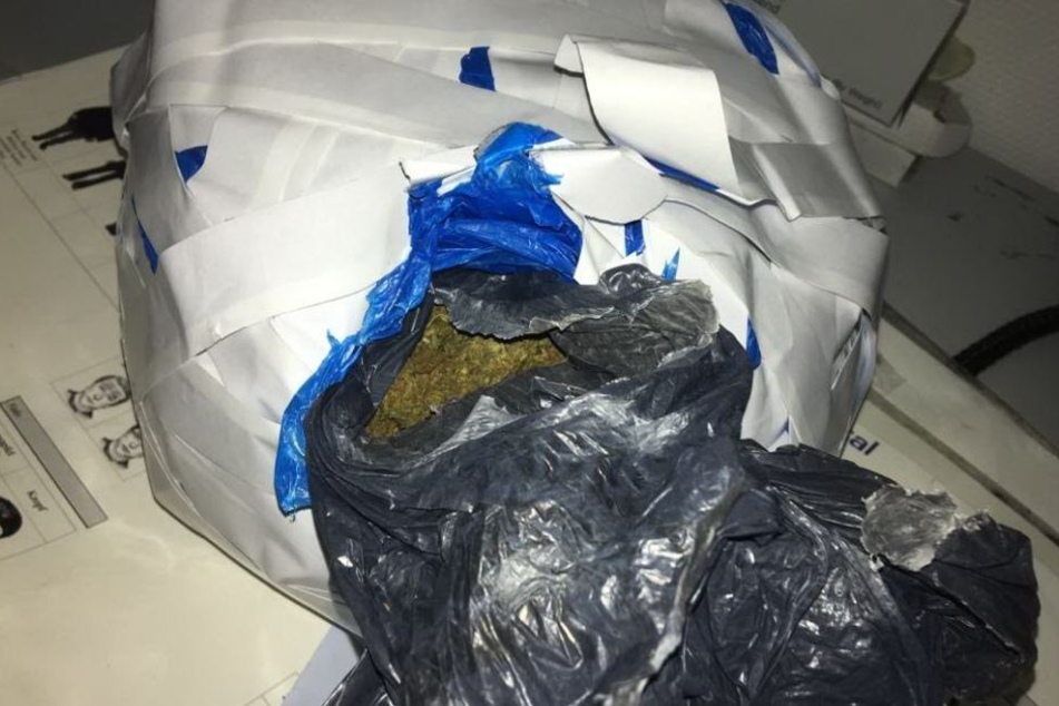 Über ein Kilo Marihuana hatte der 23-Jährige in seinem Rucksack.