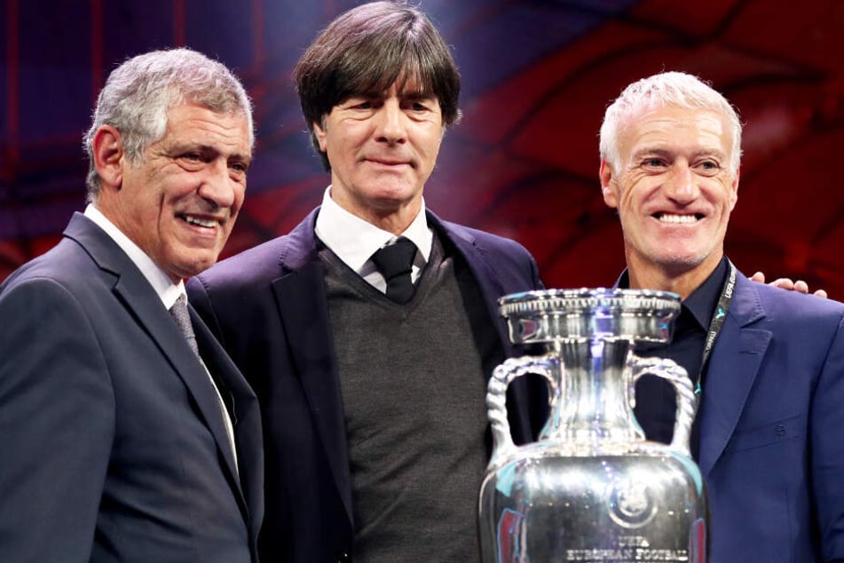 Joachim Löw (M.) und die DFB-Elf befinden sich bei der EM in einer "Todesgruppe".