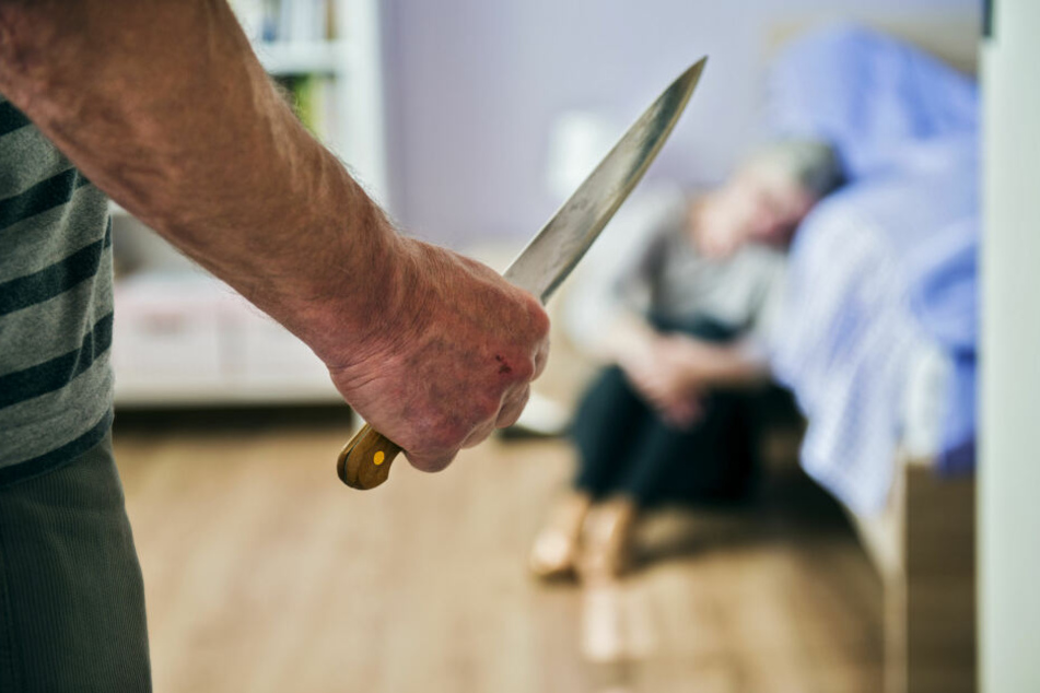 Urteil soll fallen: Mann verletzte Ehefrau mit Messer und Stuhlbein schwer