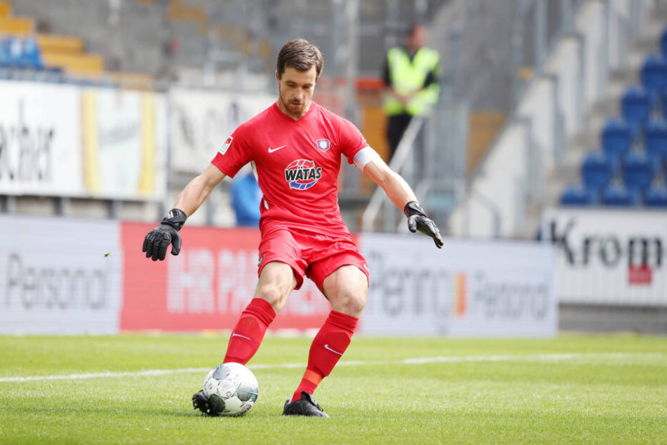 Martin Männel bestreitet sein 250. Zweitligaspiel für Aue. In seinen neun Serien 2. Liga war er nur einmal schlechter als 3,0 nach Kicker-Noten - 2012/13 mit 3,02. Jetzt ist er wieder der beste Auer mit einem Schnitt von 2,7.