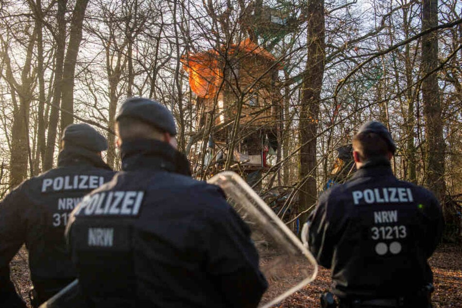 Polizisten im Hambacher Forst.