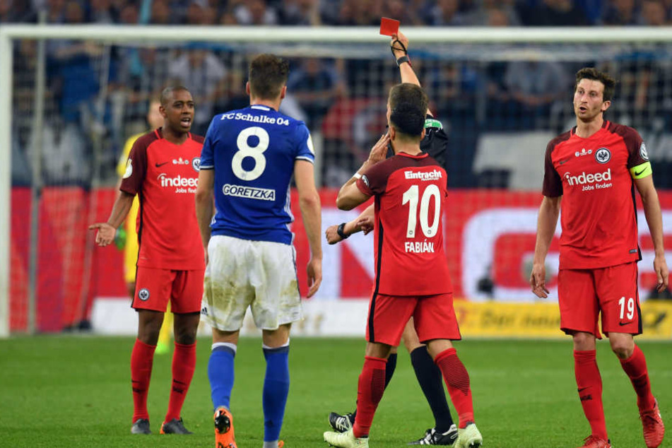Gelson Fernandes (li.) sah kurz nach seiner Einwechslung die rote Karte.