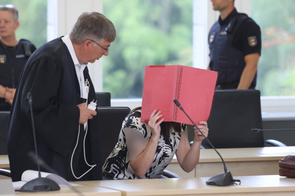 Bislang waren Fragen an die angeklagte 30-Jährige nicht möglich.