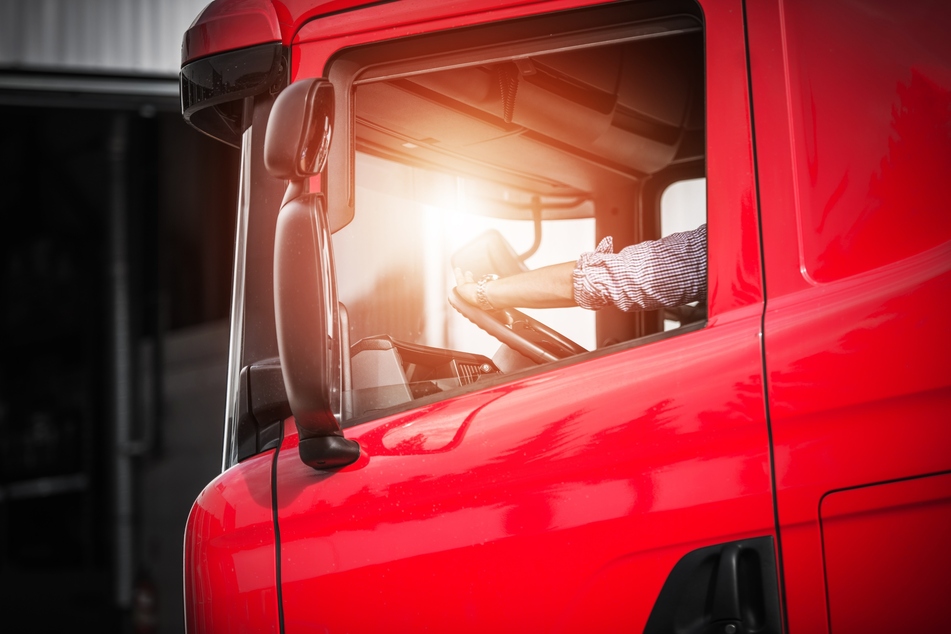 Weil er schlichten wollte: Jugendliche verprügeln Brummi-Fahrer