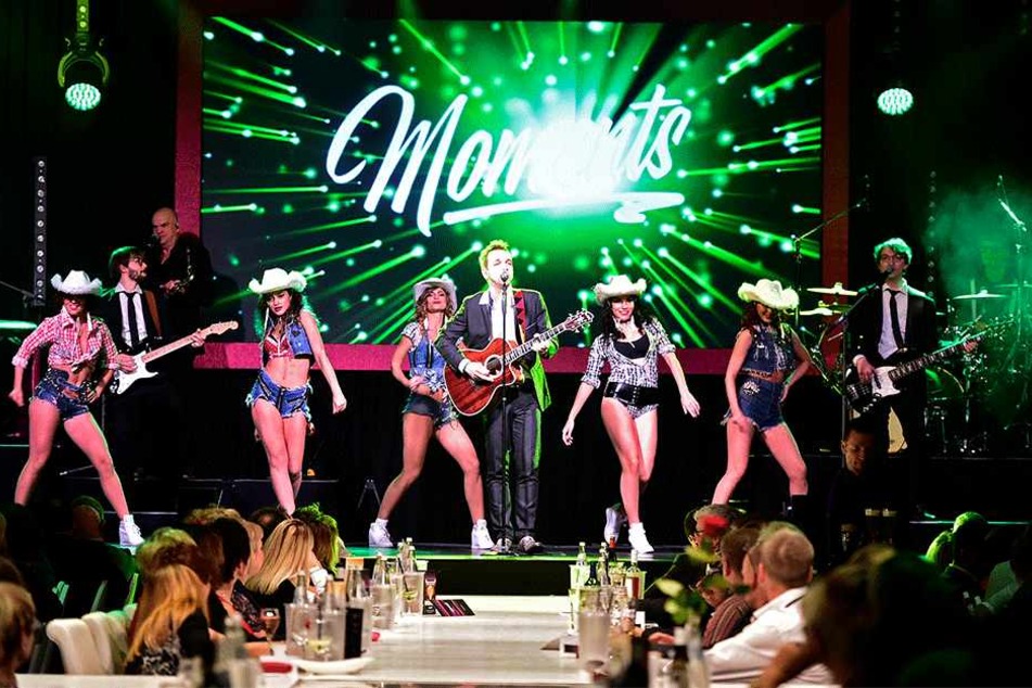 Premiere der Dinner-Show "Moments" im ehemaligen Kraftverkehr Chemnitz.