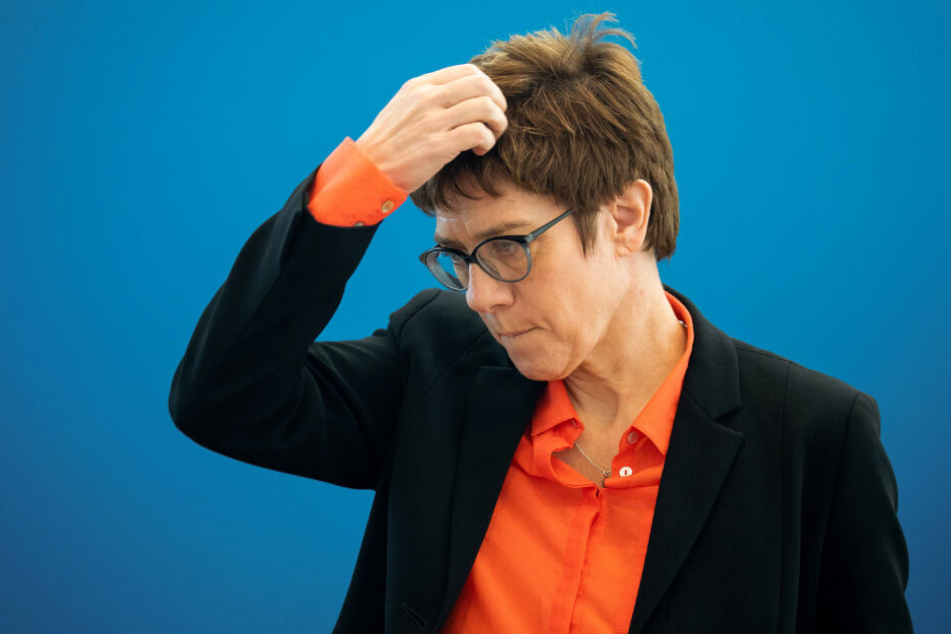 CDU-Chefin Annegret Kramp-Karrenbauer muss sich in Stockach am Bodensee vor dem "Narrengericht" verantworten.