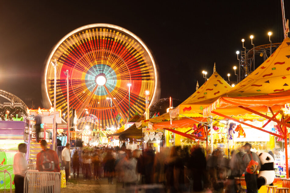 Endlich wieder Riesenrad fahren und Zuckerwatte essen beim Schwarzenberger Volksfest. (Symbolbild)
