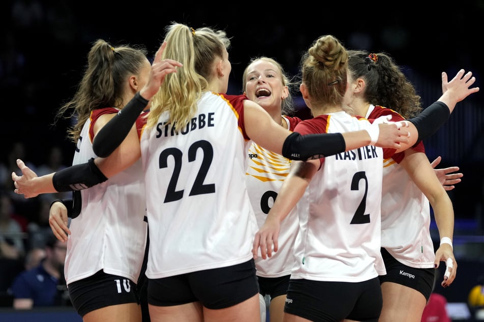 Gute Stimmung im Team reichte bei der EM nicht: Durch die vierte Niederlage des Turniers schieden die deutschen Volleyballerinnen im Achtelfinale aus.