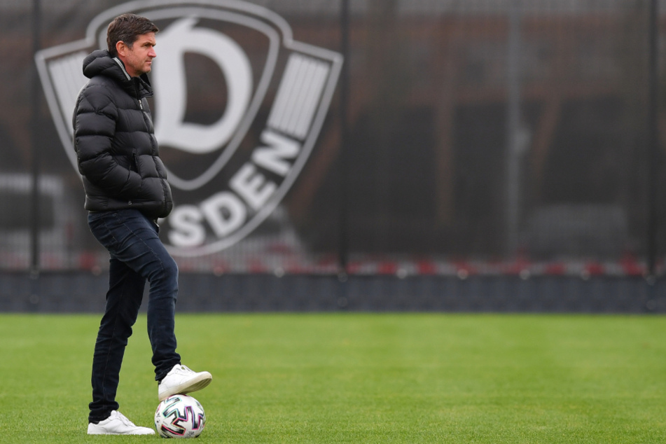 Ball am Fuß, Blick nach vorn: Dynamos Sportgeschäftsführer Ralf Becker schaut optimistisch in die Zukunft. Dresden geht als souveräner Tabellenführer ins Jahr 2021.