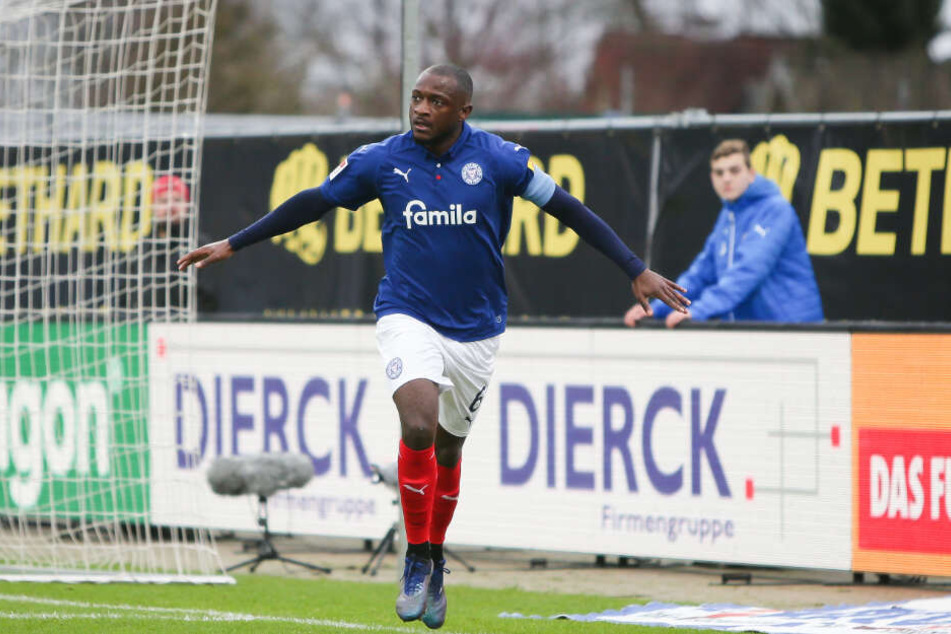In der vergangenen Saison bejubelte David Kinsombi noch seine Treffer gegen den Hamburger SV.