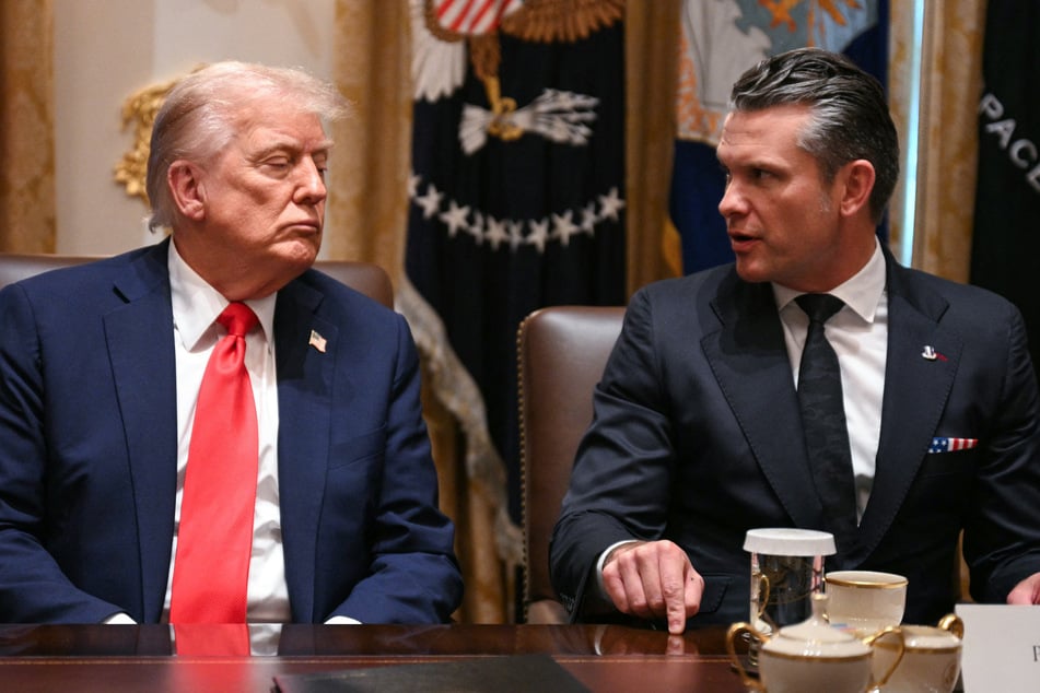 Trump's Pentagon chief Pete Hegseth (r.) mocked the Democrats' message as an example of "Trump Derangement Syndrome."