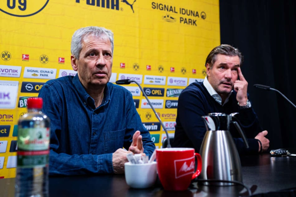 BVB-Sportdirektor Michael Zorc (r.) äußerte sich diplomatisch zur Lage von Coach Lucien Favre.