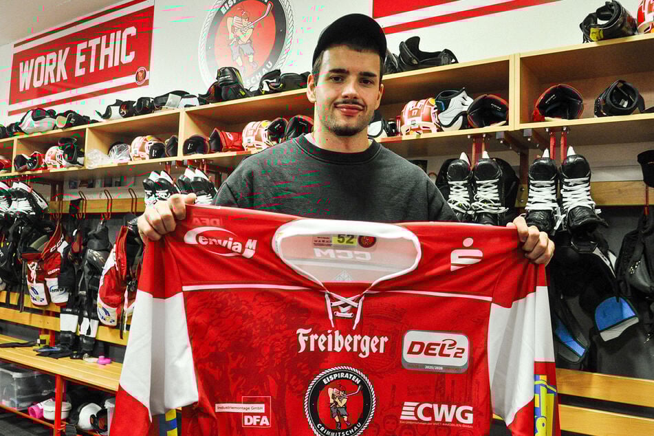 Papa Roman spielte von 2005 bis 2007 im Sahnpark. Jetzt kommt Robin Veber (21) als Förderspieler zu den Eispiraten.