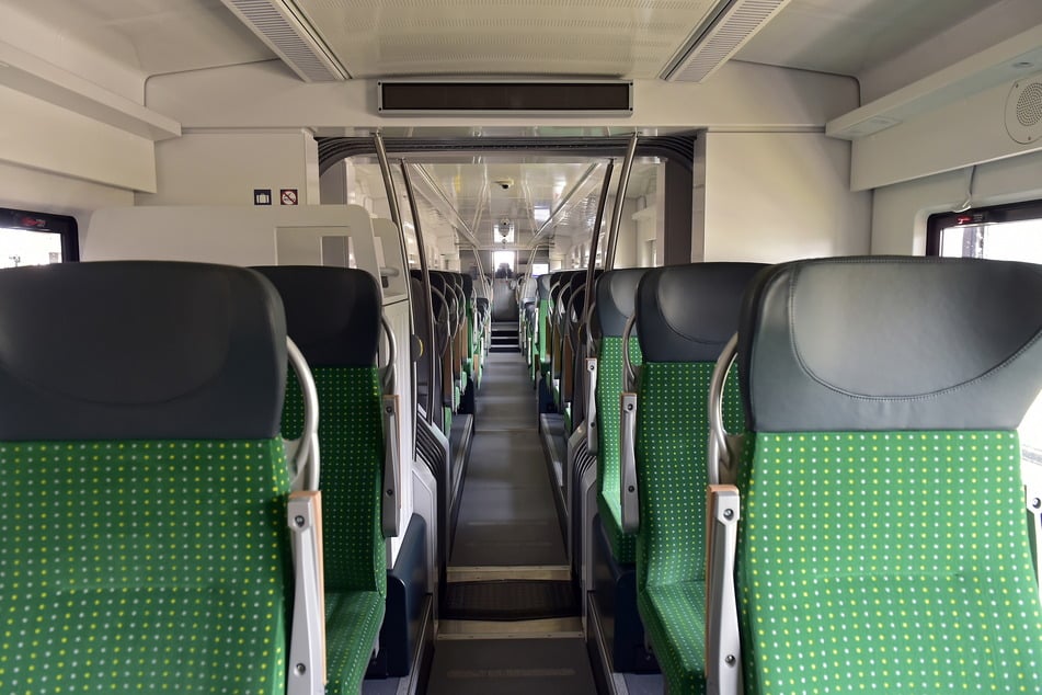 Ein Blick in den neuen Akkuzug: Hier stehen 300 Sitzplätze zur Verfügung.